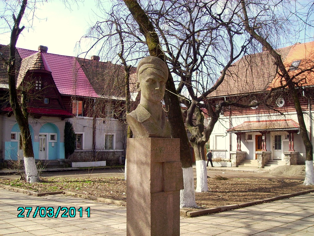 памятник Вакарову Хуст